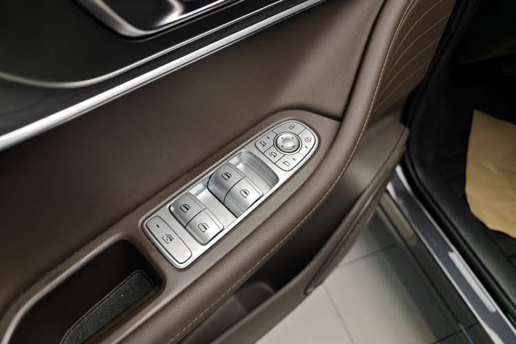 Used Chery Tiggo 8 PLUS 2024 Champion Edition 290TGDI DCT Deluxe Version 7-Seater Interior 2