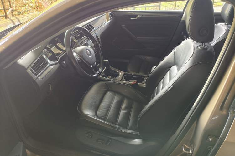 Used Volkswagen Passat 2016 330TSI DSG Luxury Edition Interior 2