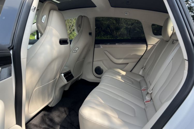 Used Hima Luxeed S7 2025 855 km Max Interior 1