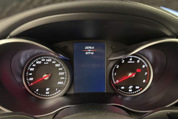 Used Mercedes-Benz C-Class 2017 Facelift C 200 L Sport Edition Odometer Close Up