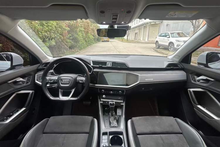 Used Audi Q3 2020 35 TFSI Fashion Dynamic Model Interior 1