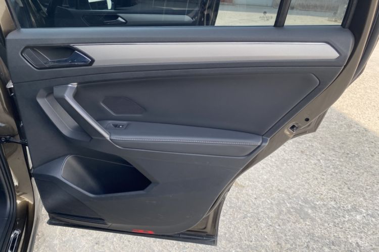 Used Volkswagen Tiguan L 2018 Facelift 330TSI Automatic Two-Wheel Drive Luxury Edition Interior 7