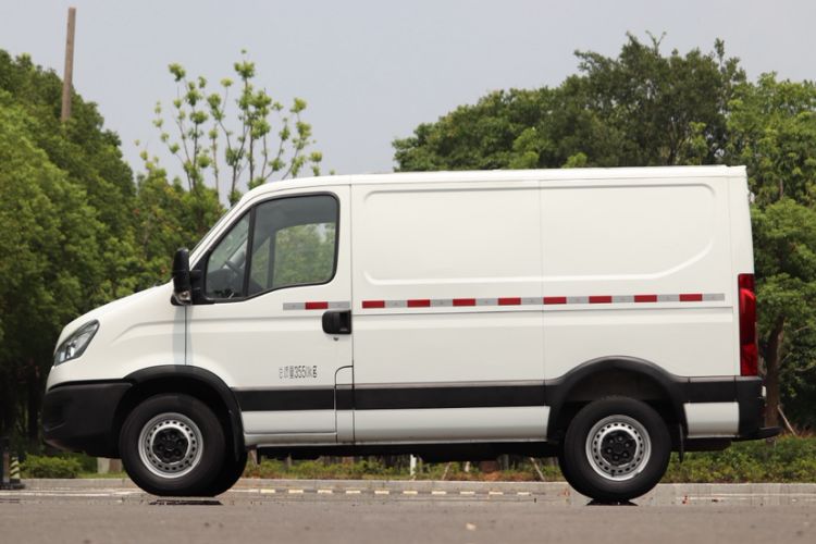 Used Iveco Eurocargo 2021 2.0T Manual - Yunrui Short Wheelbase Low-Roof Manual Door F1A