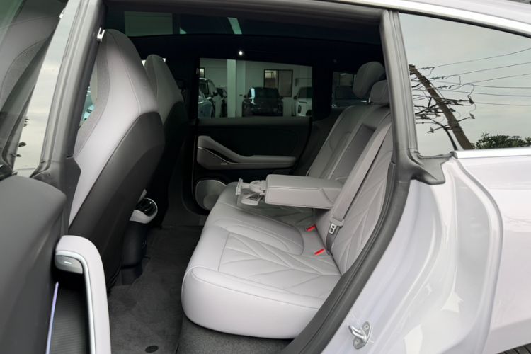 Used Nio ET5T 2025 75 kWh Touring Interior 4