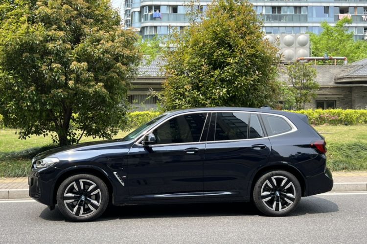 Used BMW iX3 2024 Leading Model
