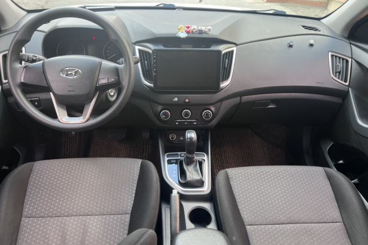 Used Hyundai ix25 2015 1.6L Automatic Two-Wheel Drive Fashionable GS Model Interior 2