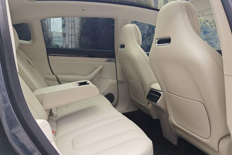 Used Hima Luxeed R7 2024 All-Electric 736 km Ultra Interior 2