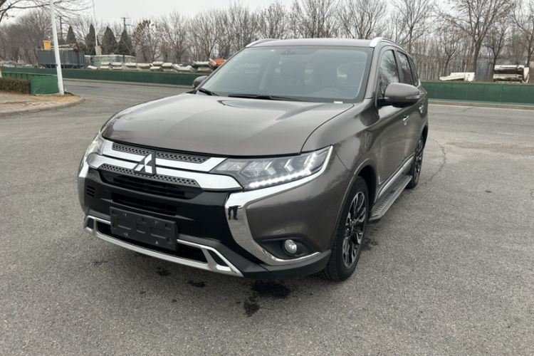 Used Mitsubishi Outlander 2019 2.4L 4x4 Zhi Xiang Edition 7 Seats China V Emission Standard