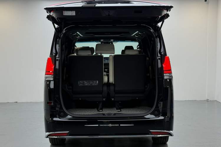 Used Lexus LM 2020 300h Seven-Seat Elegant Edition
