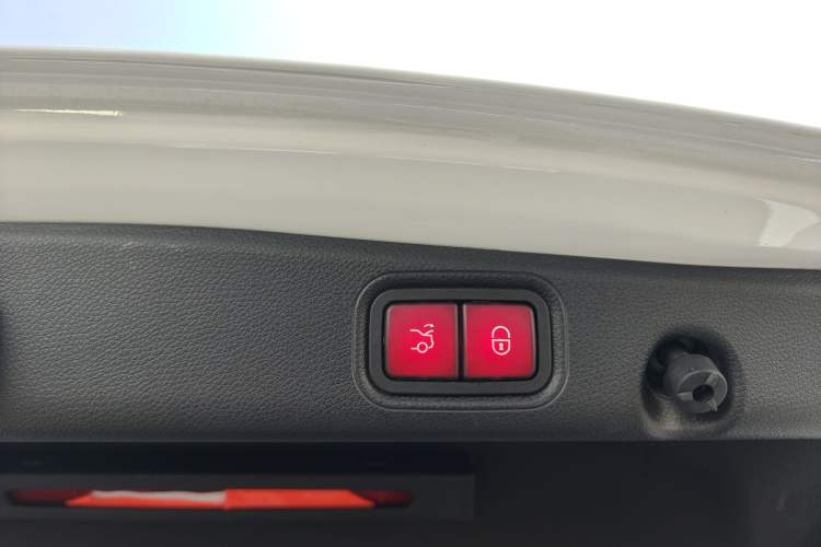 Used Mercedes-Benz E-Class 2022 E 300 L Sporty and Stylish Model Interior 8