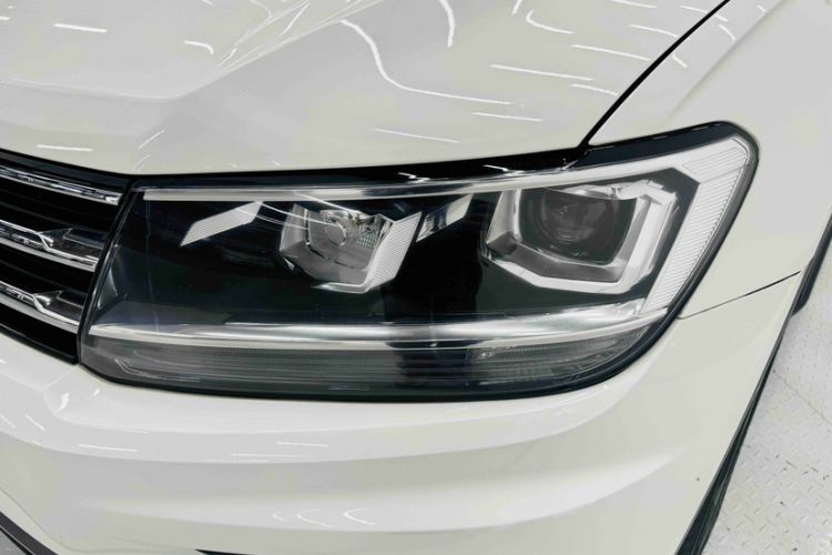 Used Volkswagen Tiguan L 2019 Updated Version 330TSI Automatic Two-Wheel Drive Panoramic Comfort Edition China VI Standard Left Front Headlight