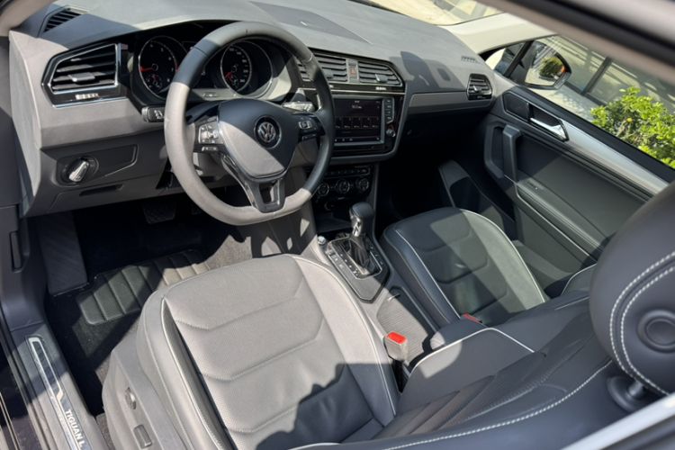 Used Volkswagen Tiguan L 2017 330TSI Automatic Two-Wheel Drive Flagship Edition Left Front Seat