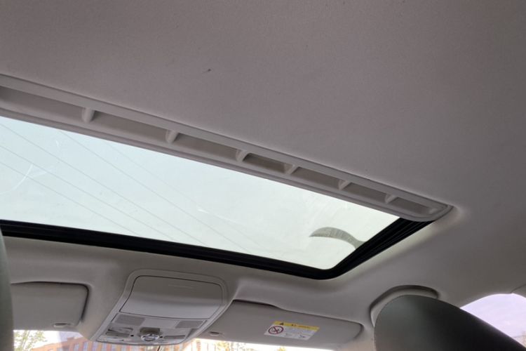 Used Volkswagen Sagitar 2015 1.6L Manual Comfort Model Headliner