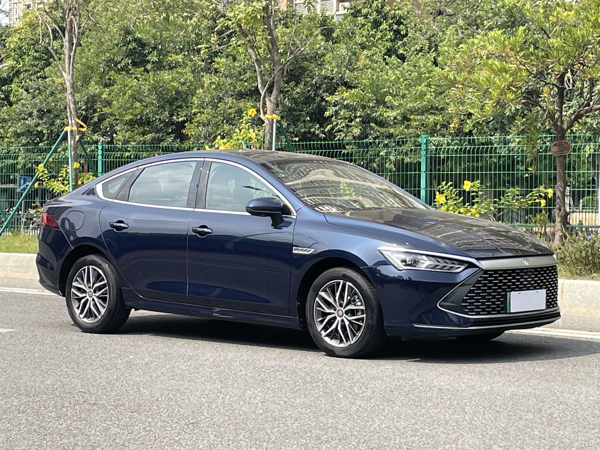 BYD Qin PLUS 2023 Champion Edition DM-i 55KM Superior Model — снимка 14