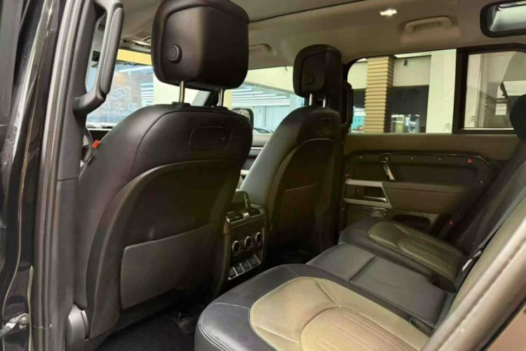 Used Land Rover Defender 2022 110 P400 X-DYNAMIC HSE Interior 3