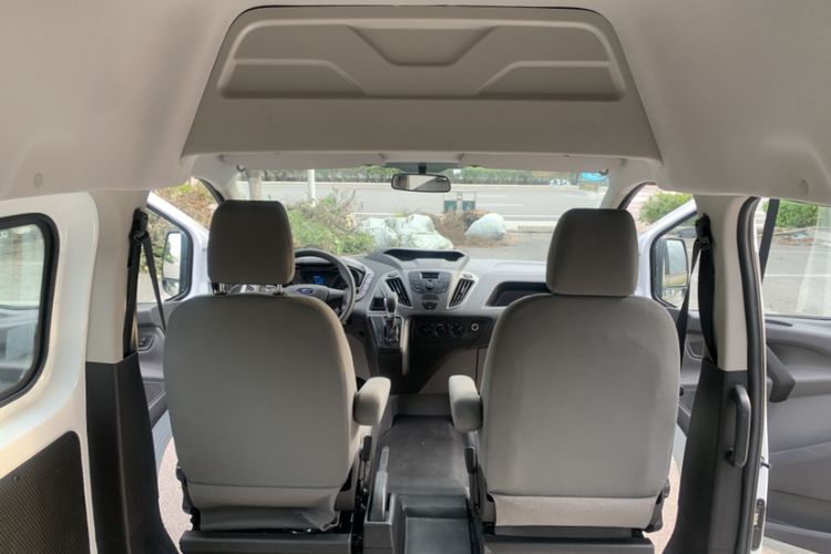 Used Ford Transit 2019 2.0T Gasoline Automatic Multi-Function Commercial Vehicle Mid-Roof 6-Seater China VI Standard