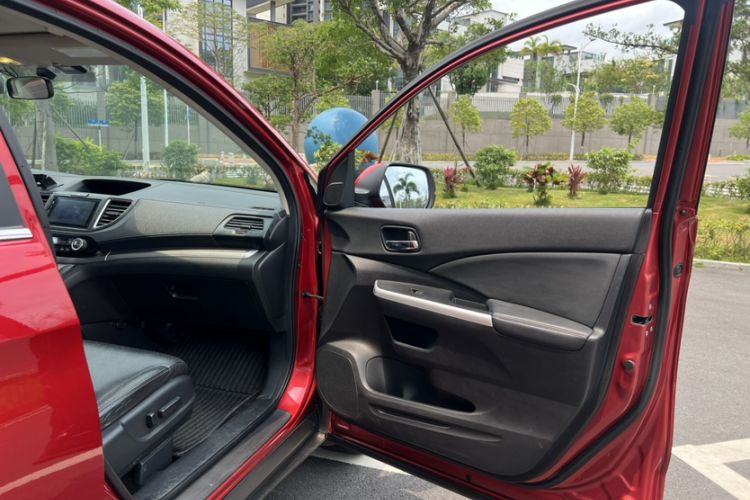 Used Honda CR-V 2015 2.4L two-wheel drive luxury version Interior 5