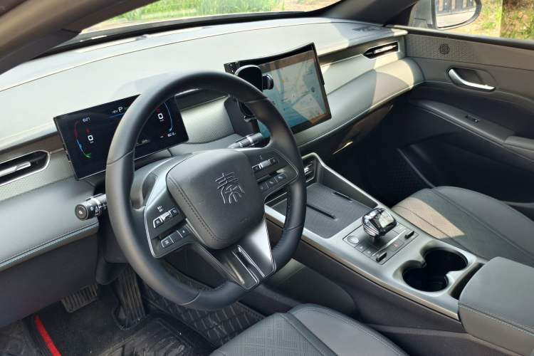 Used BYD Qin PLUS 2025 DM-i Smart Drive 55KM Leading Model Interior 2