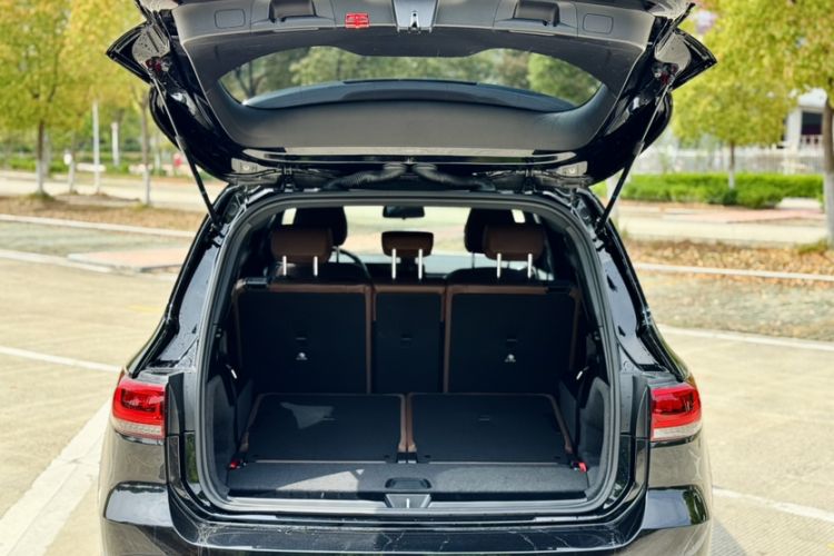 Used Mercedes-Benz GLB 2022 Second Facelift GLB 200 Fashion Edition Trunk