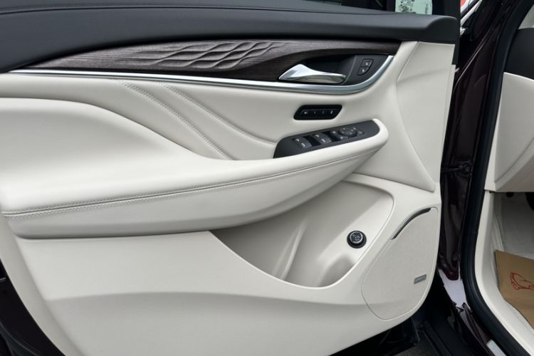 Used Buick Enclave 2022 652T 4x4 Avenir 6-Seater Interior 10