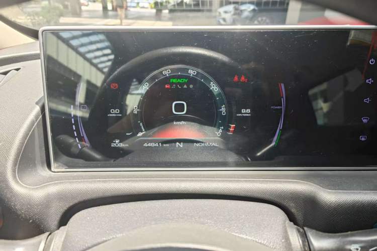 Used ORA White Cat 2022 Upgraded Model 305km Range Luxury Version Lithium-Ion Battery