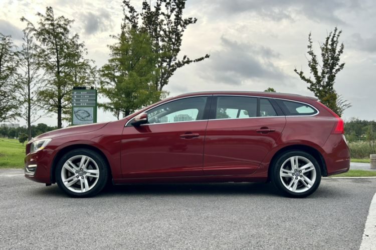 Used Volvo V60 2014 Restyled T5 Zhiya Edition
