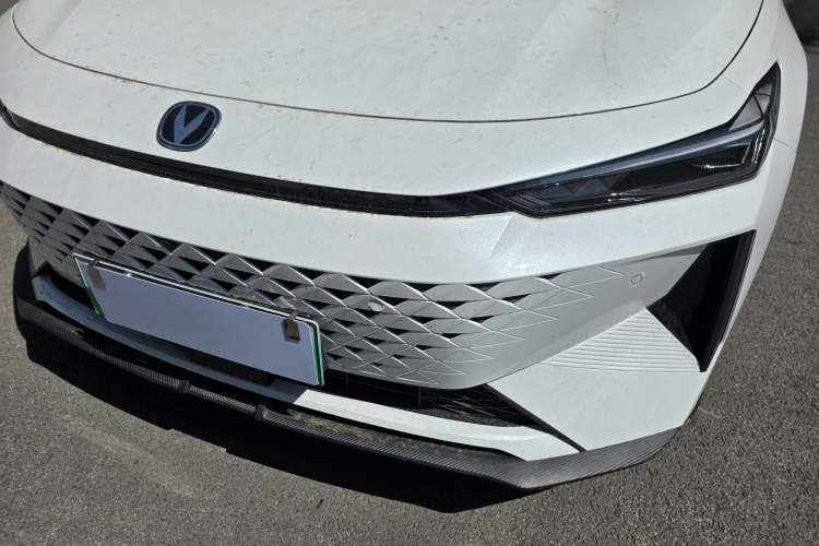 Used CHANGAN UNI-V iDD 2024 Blue Whale Smart Electric iDD 136km ZhiKu Model
