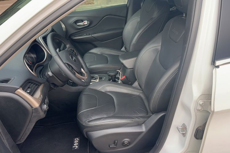 Used Jeep Cherokee 2017 2.0L Superior Edition