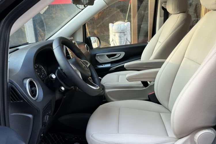 Used Mercedes-Benz Vito 2016 2.0T Elite Edition Interior 4