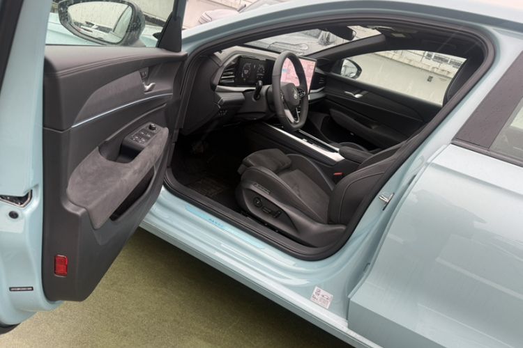 Used Volkswagen Passat 2025 Pro 380TSI Starry Dragon Luxury Edition Interior 3