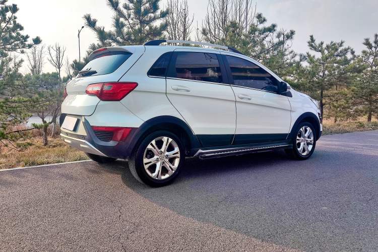 Used BAIC Senova X25 2015 1.5L manual Comfort trim level