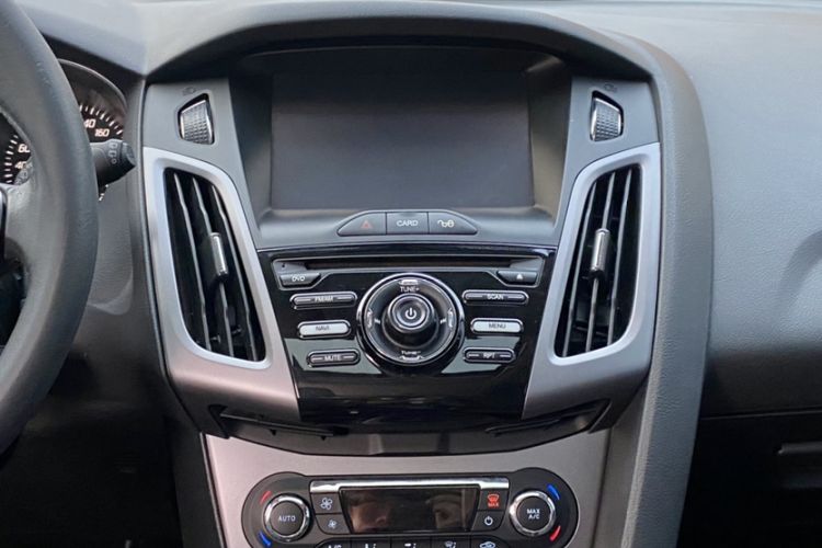 Used Ford Focus 2012 Hatchback 1.6L Manual Fashion Edition
