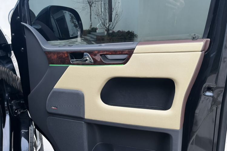 Used Volkswagen Multivan 2012 2.0 TSI Two-Wheel-Drive Luxury Edition
