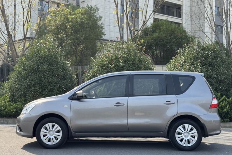 Used Nissan Livina 2013 1.6XE Manual Comfort Edition Exterior 3