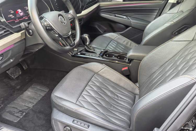 Used Volkswagen Passat 2020 330TSI Luxury Edition China VI