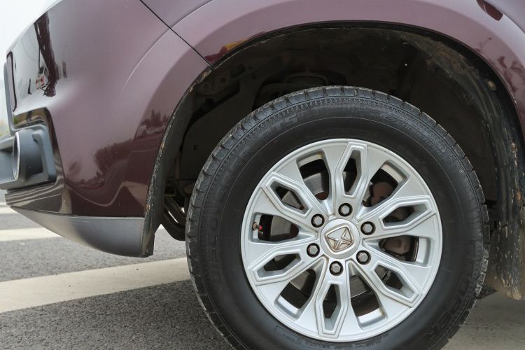 Used JMC Yusheng S350 2016 2.0T Automatic Two-Wheel Drive Gasoline Luxury Version with Sunroof 5 Seats Exterior 2