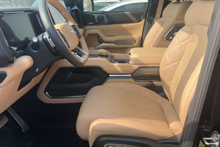 Used Formula Leopard 8 2025 Smart & Brave Flagship Edition 6 Seats
