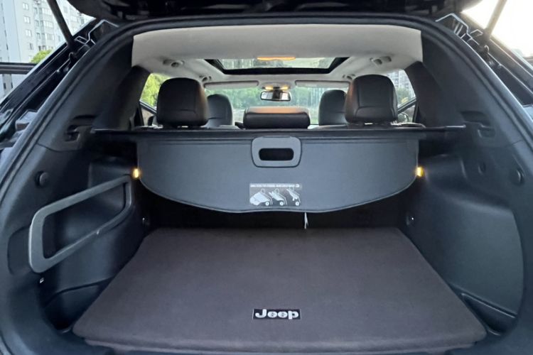 Used Jeep Cherokee 2016 2.4L Professional Smart Version Interior 6