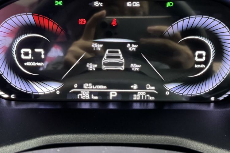 Used Geely Auto Emgrand 2022 4th Generation 1.5L CVT Luxury Model Odometer Close Up