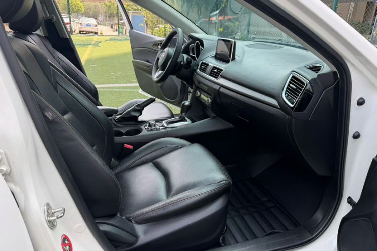 Used Mazda Mazda 3 Axela 2016 Sedan 2.0L Automatic Sport Model