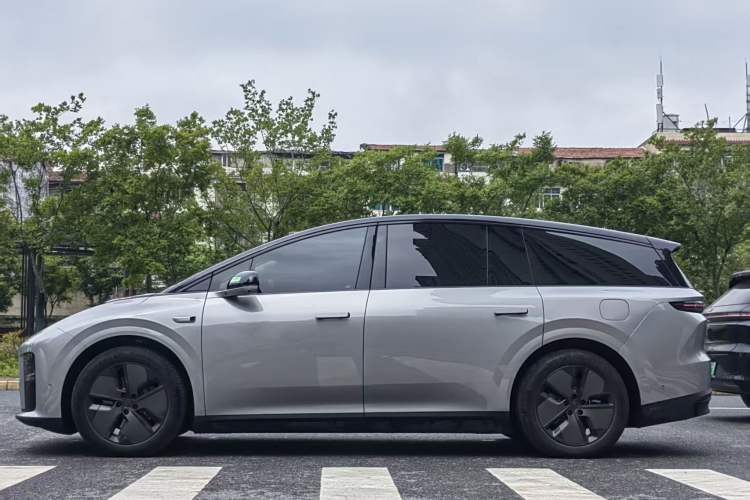 Used Li Auto i8 2025 Model Standard Version
