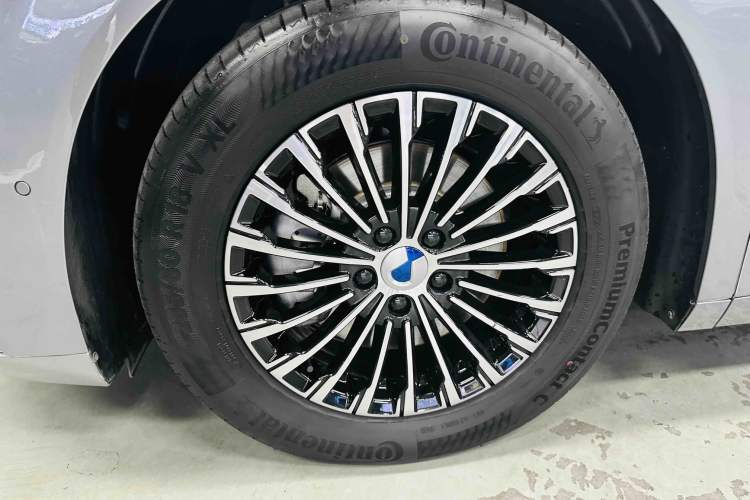 Used Denza D9 2022 DM-i 970 Four-Wheel Drive Flagship Model
