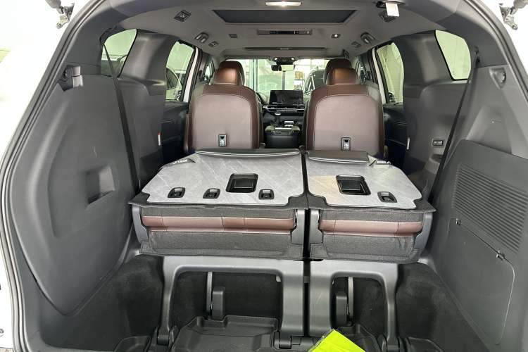 Used Toyota Granvia 2024 2.5L Hybrid Prestige PLUS Four-Wheel Drive Version
