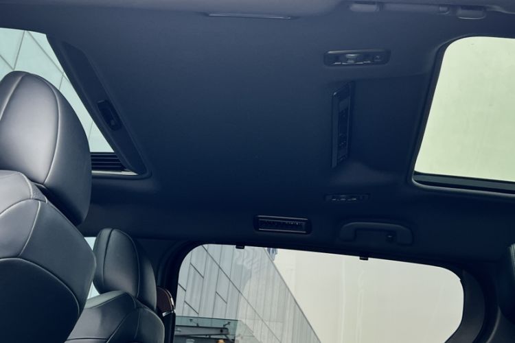 Used Toyota Granvia 2024 2.5L Hybrid Luxury Edition