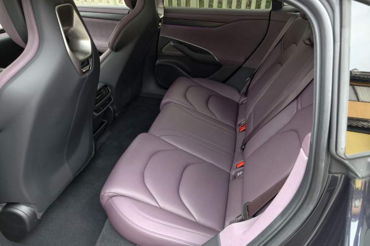 Used Xiaomi Auto SU7 2024 Four-Wheel Drive Ultra-Long Range Advanced Intelligent Driving Max Edition
