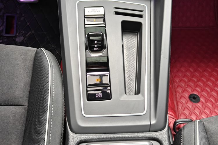 Used Volkswagen Golf 2023 Facelift 280TSI DSG R-Line Lite Interior 7