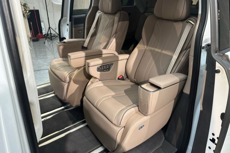 Used XPeng X9 2025 740 Ultra-Long Range Max Interior 8