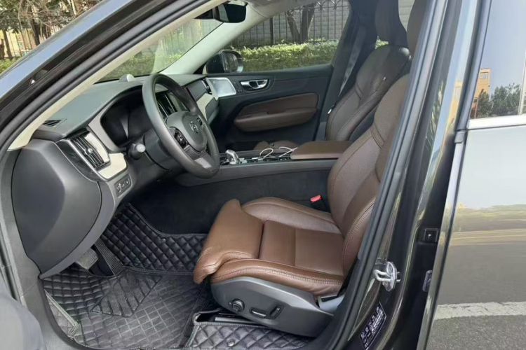 Used Volvo XC60 New Energy 2019 T8 E-Drive Hybrid Prestige Luxury Version China V Standard
