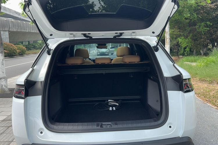 Used BYD Song L DM-i 2024 112 km Leading Edition Interior 3