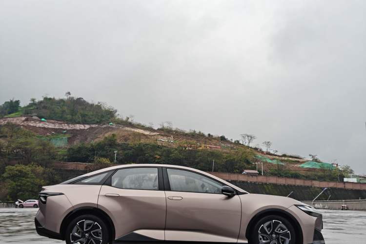 Used Toyota bZ3 2023 616 km Long-Range Premium
